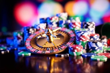 Bonus round activation and free-spin display in Treasures Aztec