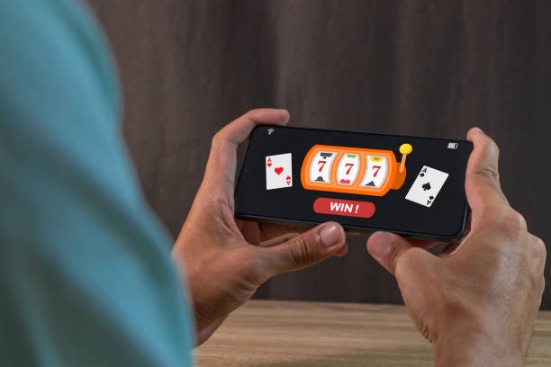 Bonus round activation and free-spin display in Wolf Gold